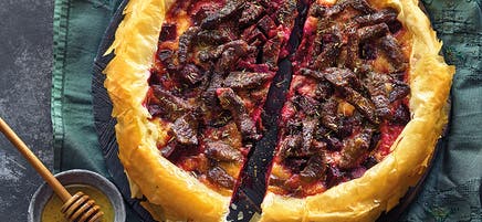 Quiche met rode biet en biefreepjes