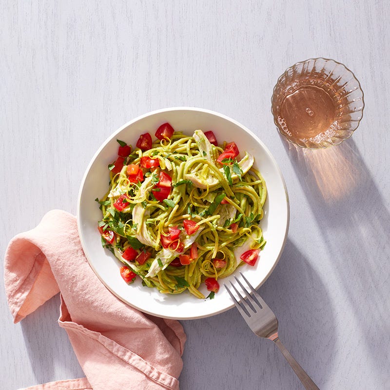 Spaghettis de lentilles au poulet et sauce à l'avocat
