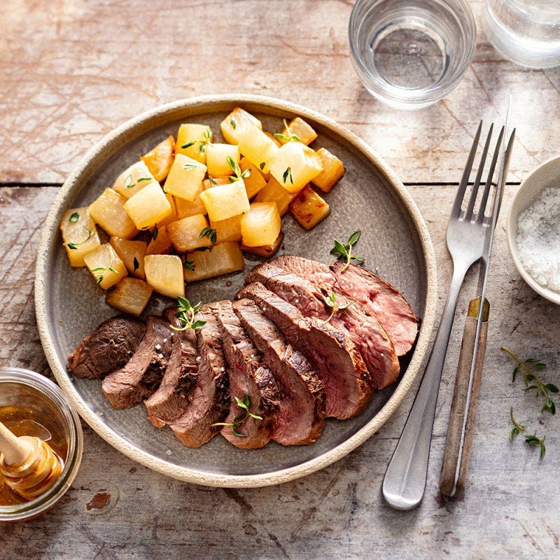 Magret de canard rôti et navets sautés au miel