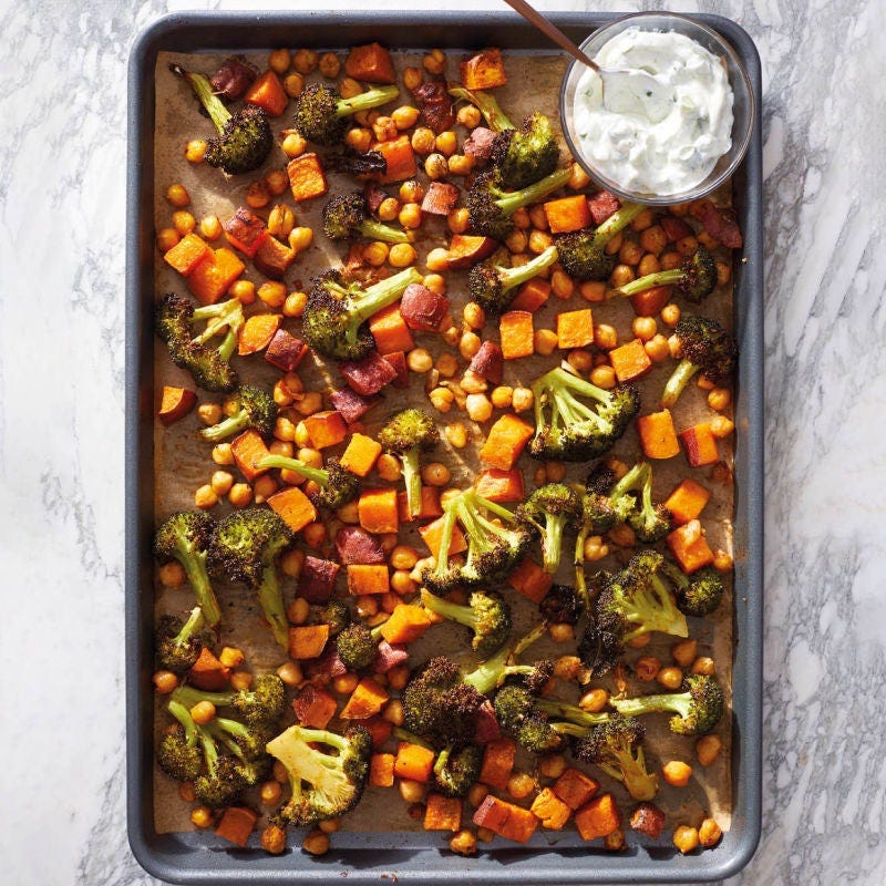 Patates douces, brocolis et pois chiches rôtis