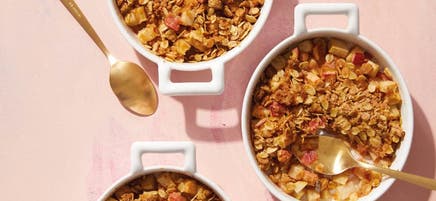 Knusprige Birnen-Rhabarber-Crumbles