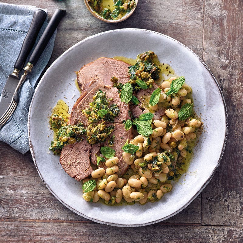 Gerösteter Lammbraten mit marinierten Bohnen