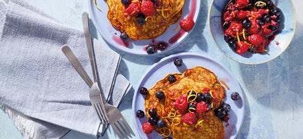 Bananenpancakes mit Ahorn-Beeren-Sauce