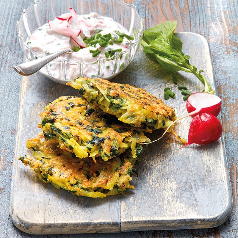 Spinatfritters mit Radieschenquark