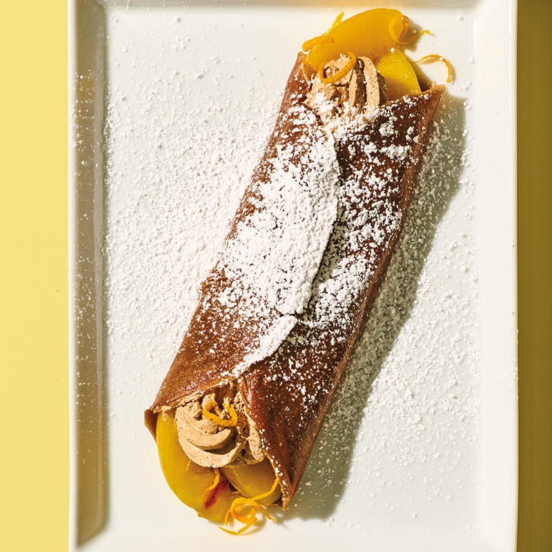 Schokoladencrêpe mit Pfirsich