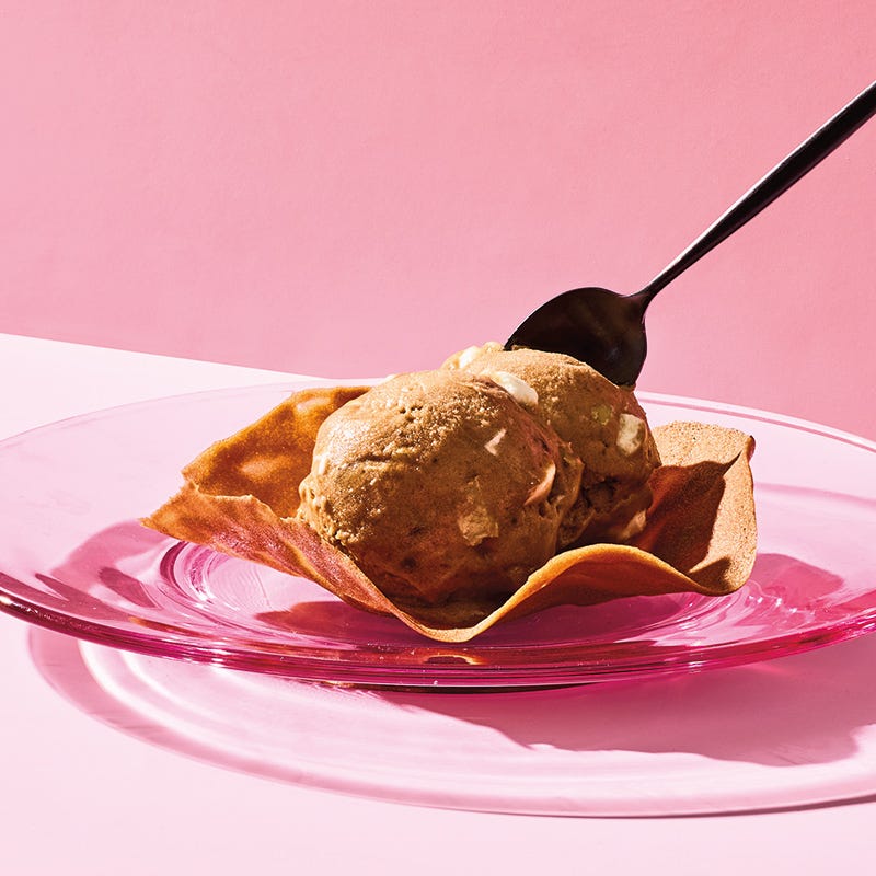 Schoko-Nice-Cream in Cookie-Schalen