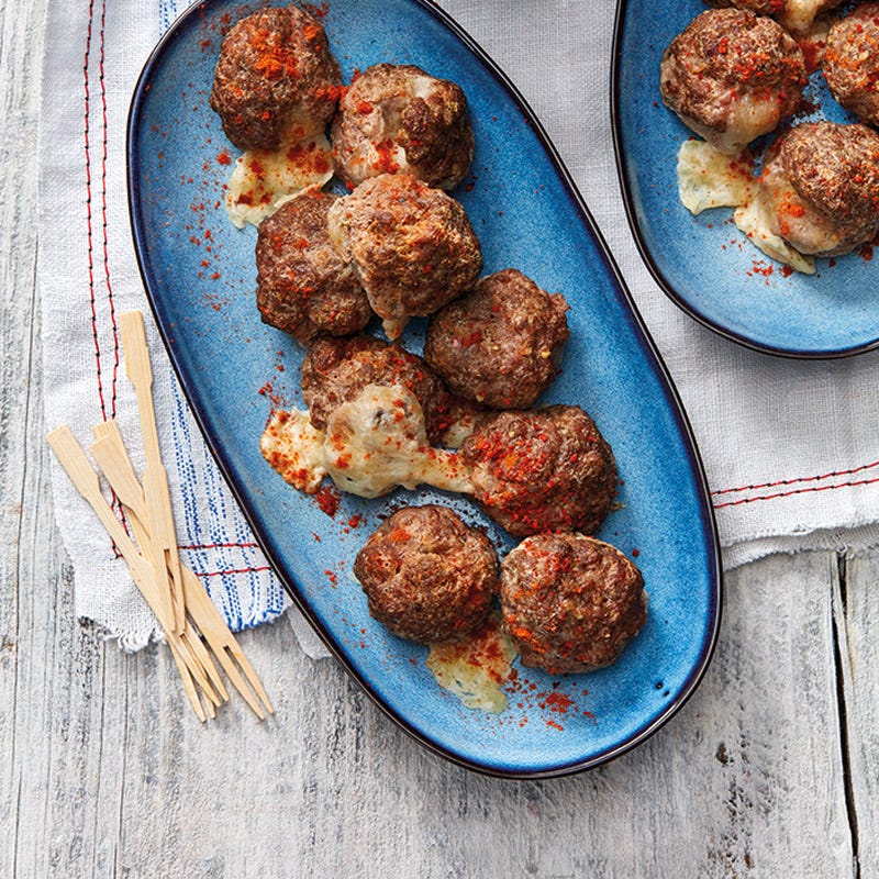 Würzige Hackbällchen mit Mozzarellafüllung