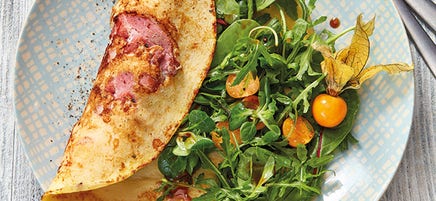 Speckomelette mit Pflücksalat / Speckpfannkuchen mit Pflücksalat
