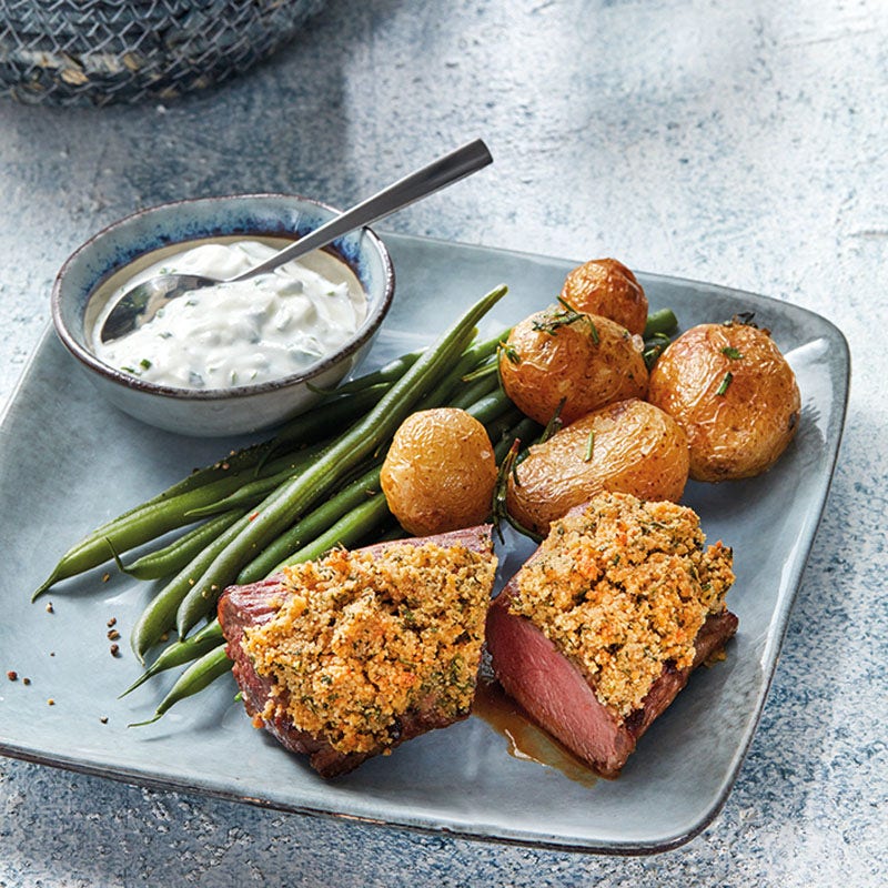 Kräuterlamm mit Rosmarinkartoffeln und Bohnen