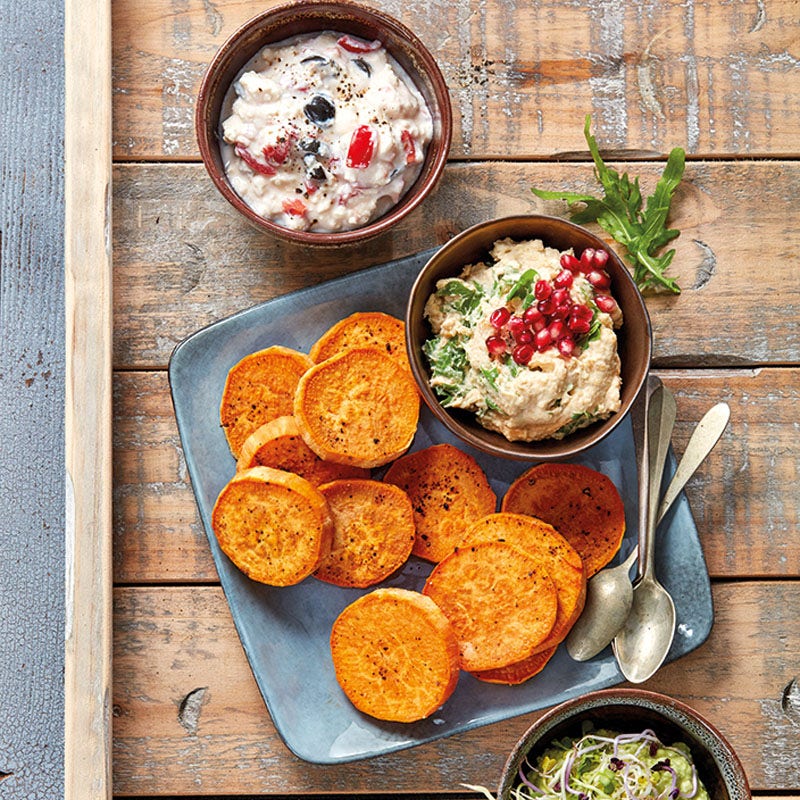 Süßkartoffeltaler mit Hüttenkäse-Avocado-Dip