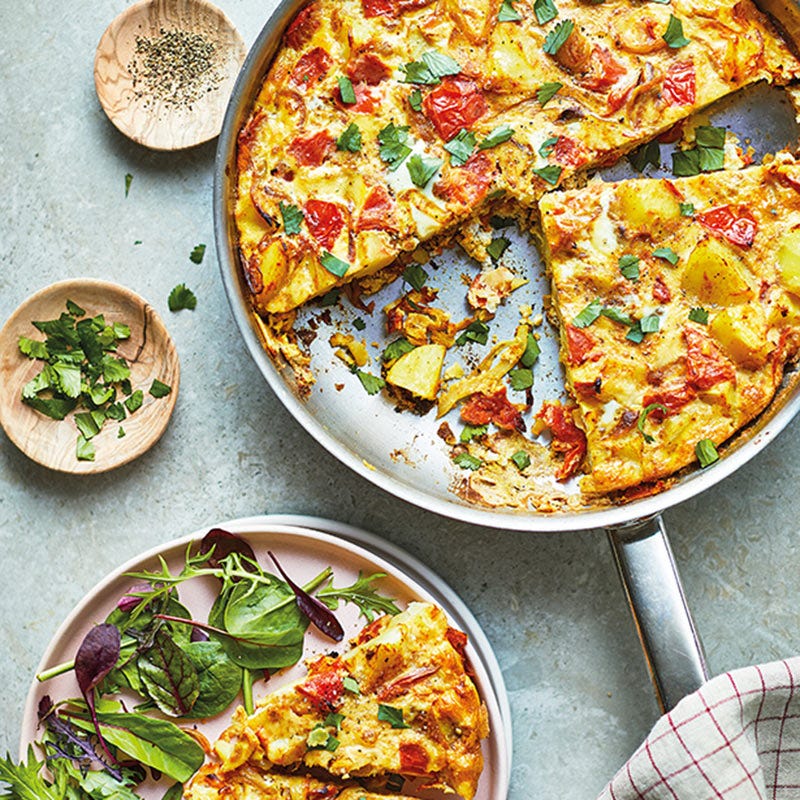 Kartoffelfrittata mit Curry und Tomaten