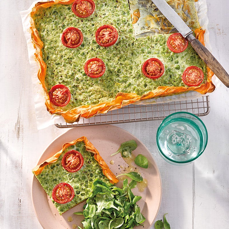 Süßkartoffel-Erbsen-Quiche mit Salat