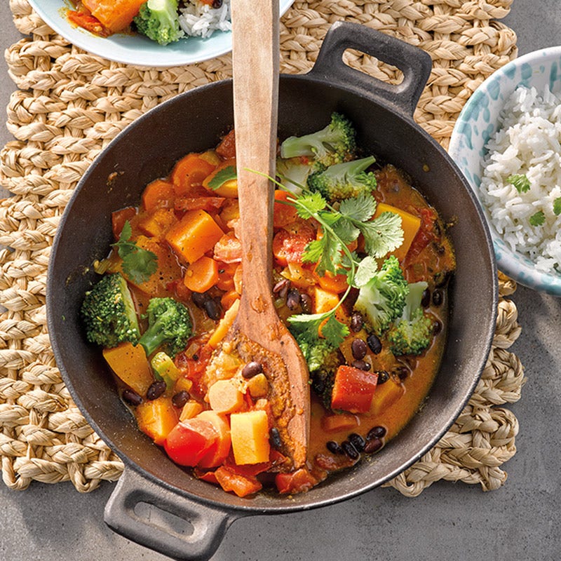 Gemüse-Kokos-Curry mit Bohnen und Reis