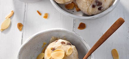 Bananen-Nice-Cream mit Schokodrops / Bananen-Nicecream mit Schokodrops