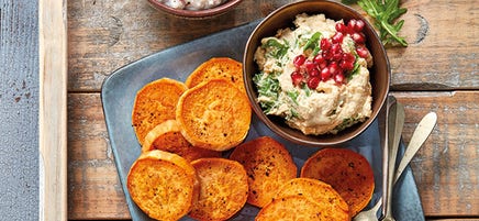 Süsskartoffeltaler mit Granatapfel-Hummus