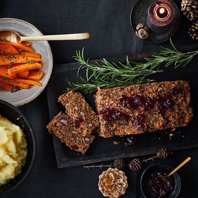 Linsen-Nuss-Braten mit Karotten und Püree