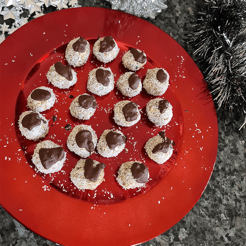orange and almond Christmas pudding balls