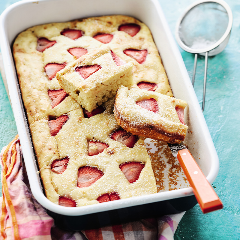 Strawberry tray bake pancakes