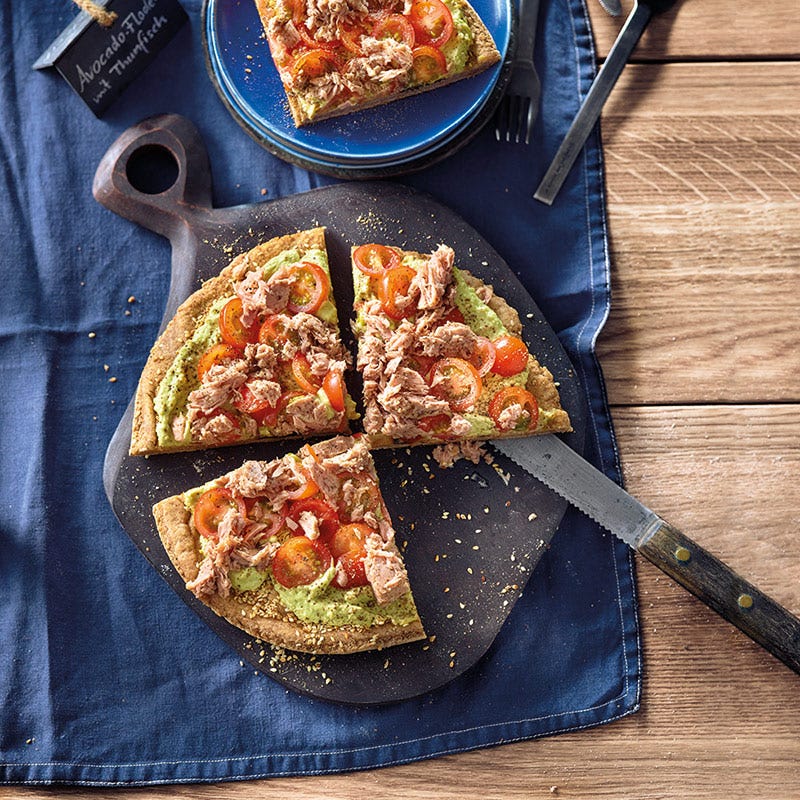 Avocado-Fladen mit Thunfisch