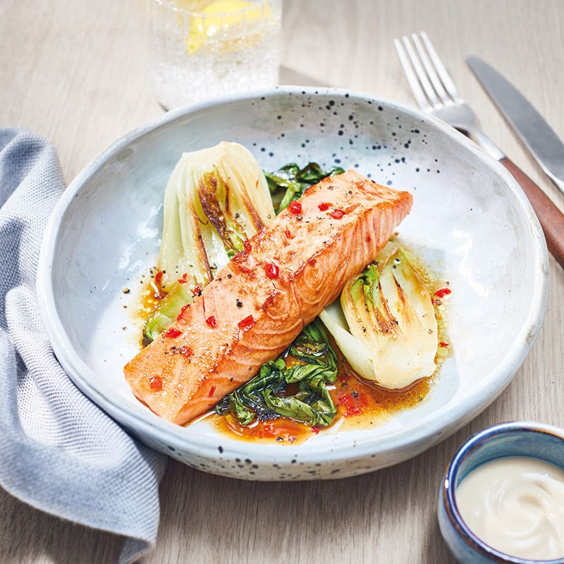 Lachsfilet und Pak Choi Teriyaki-Style