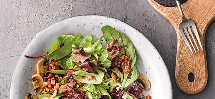 Salat mit Pilz-Schinken-Dressing