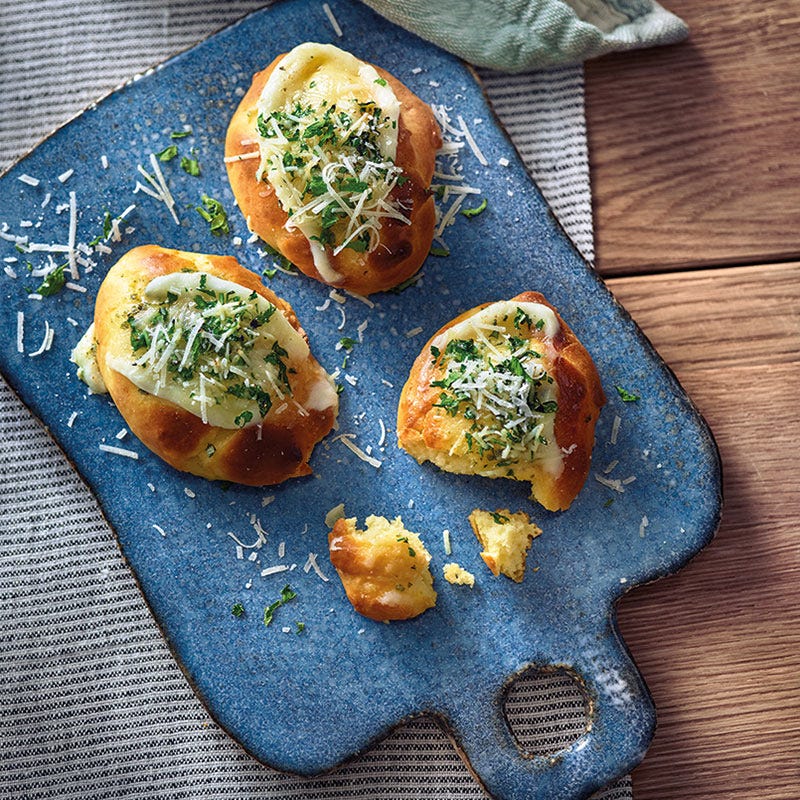 Knoblauch-Cloud-Breads mit Pecorino
