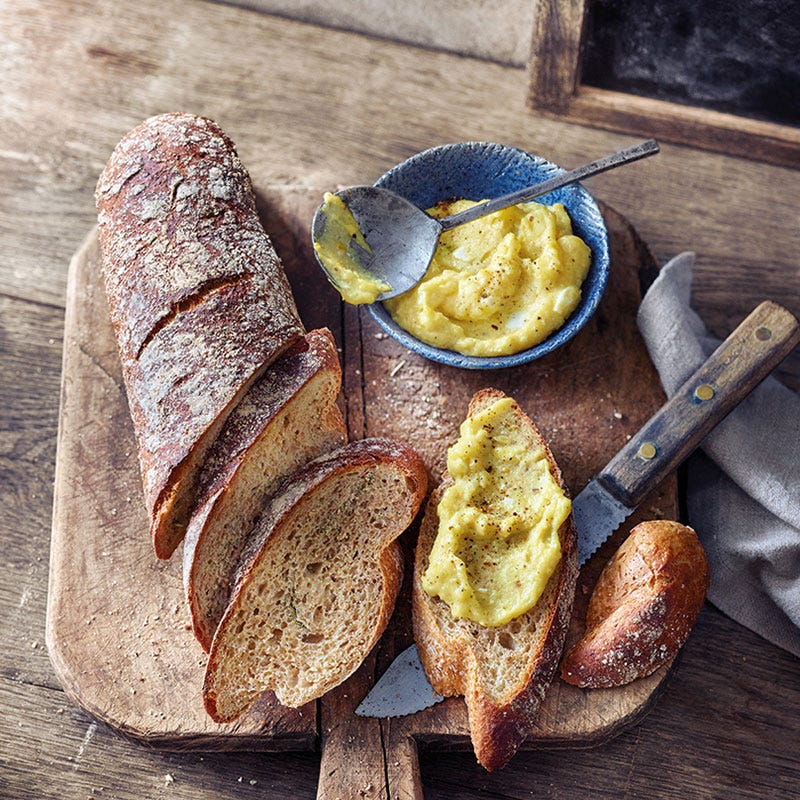 Kräuterbaguette mit Senfcreme