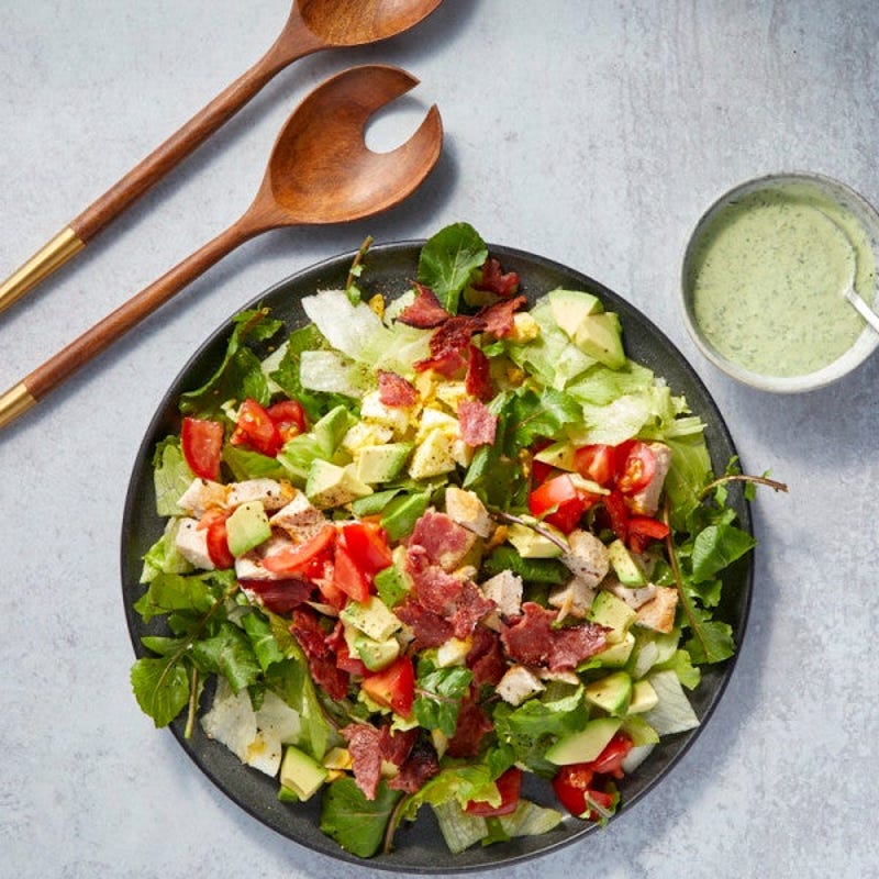 Photo de Salade Cobb avec vinaigrette Déesse verte par WW