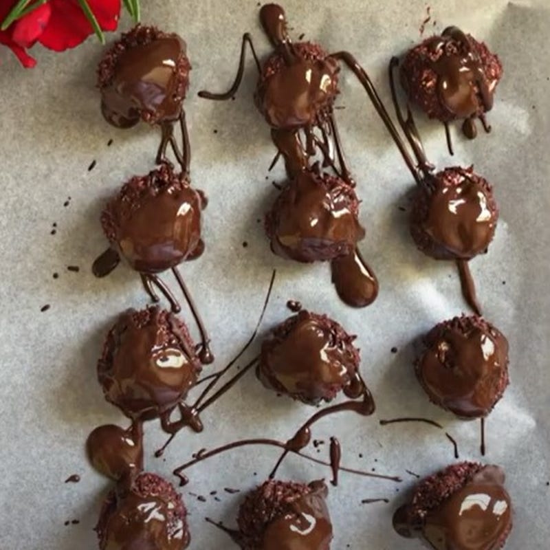 Kylie's vegan Christmas meringue truffles