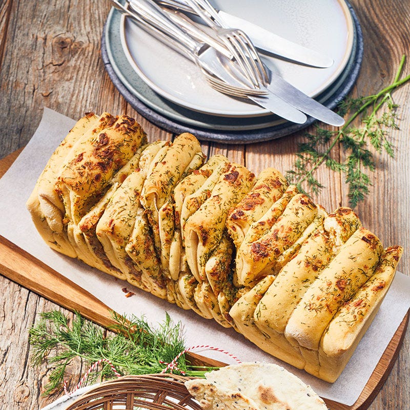 Zupfbrot mit Röstzwiebel-Dill-Füllung