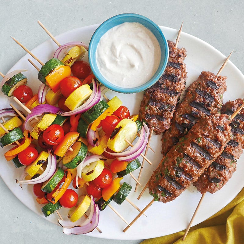 Vegetarische Köfte mit Gemüse-Spießen