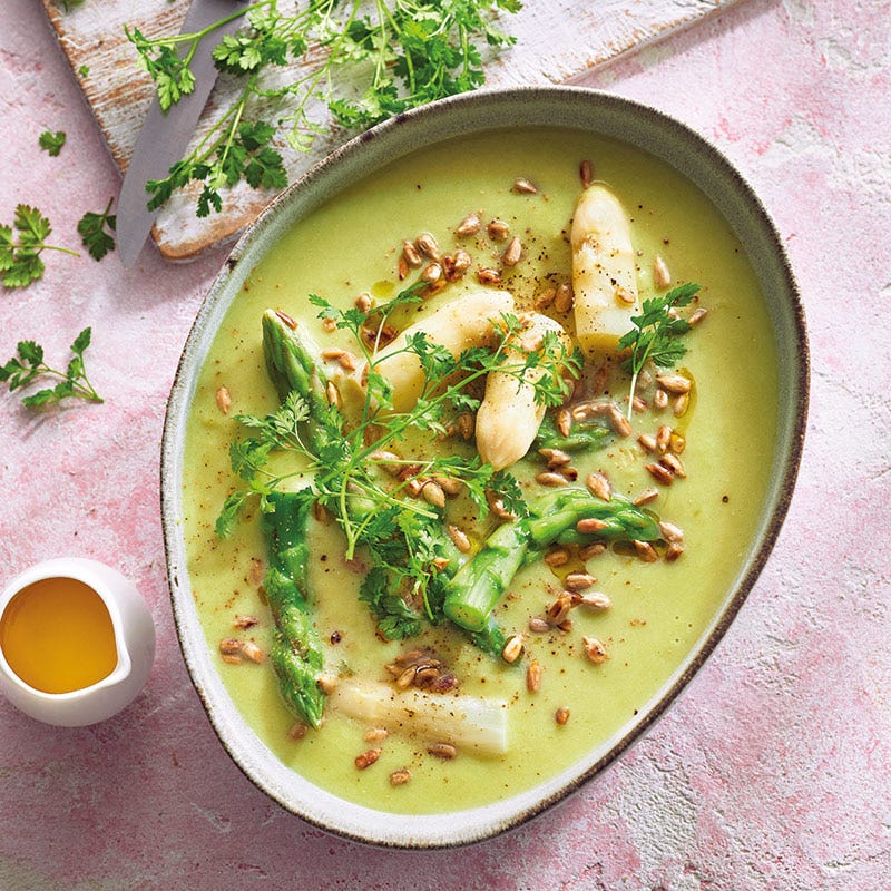 Spargelsuppe mit Kerbel und Trüffelöl