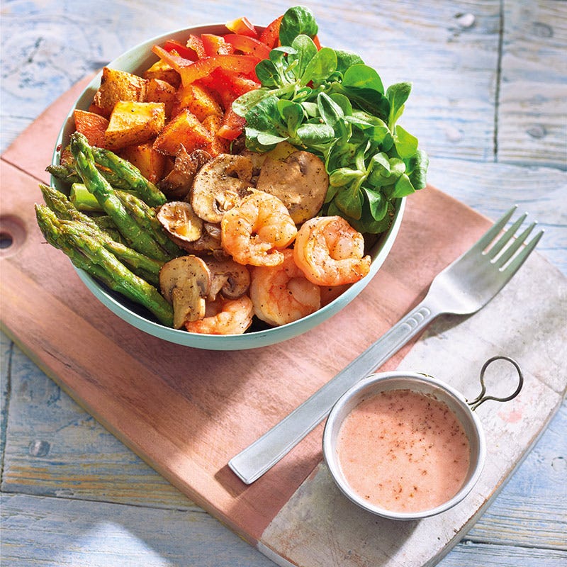 Bunte Spargel-Bowl mit Limettengarnelen