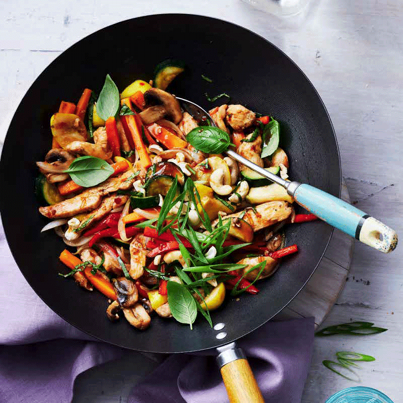 Chicken stir-fry with chilli, basil and cashews