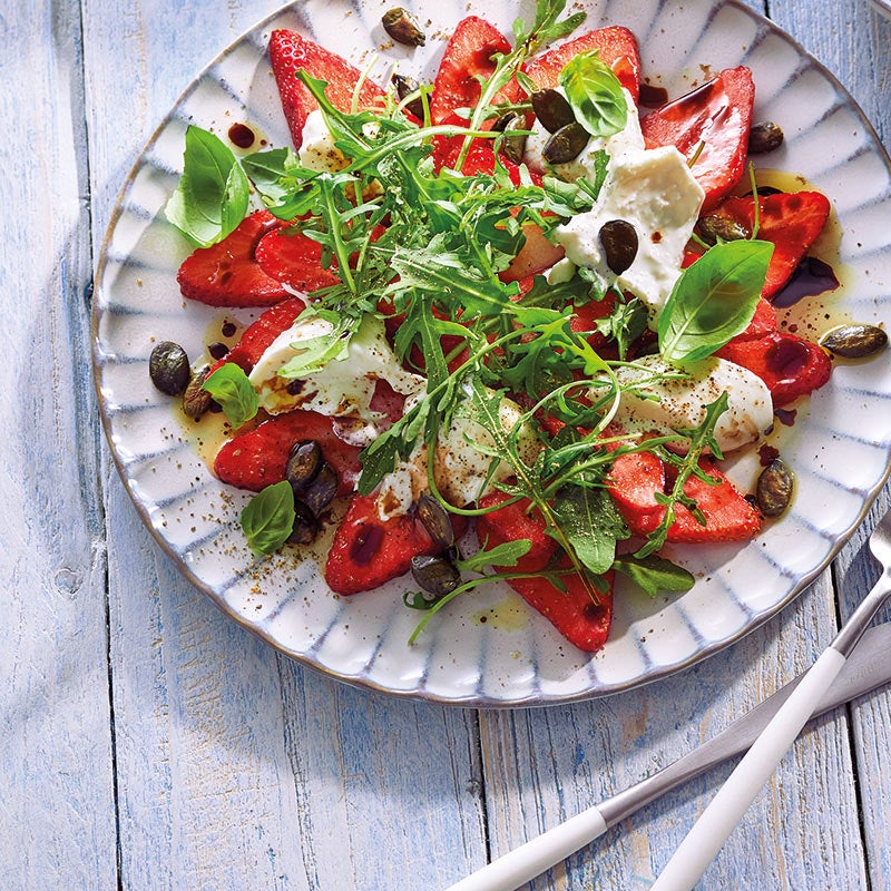 Erdbeercarpaccio mit Burrata Rezept | WW Deutschland Erdbeercarpaccio mit Burrata Rezept | WW Deutschland