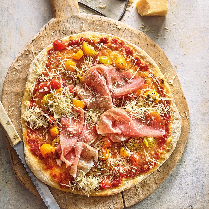 Parmaschinken-Tomaten-Pizza