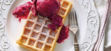 Gaufres et semifreddo au babeurre et aux fruits rouges