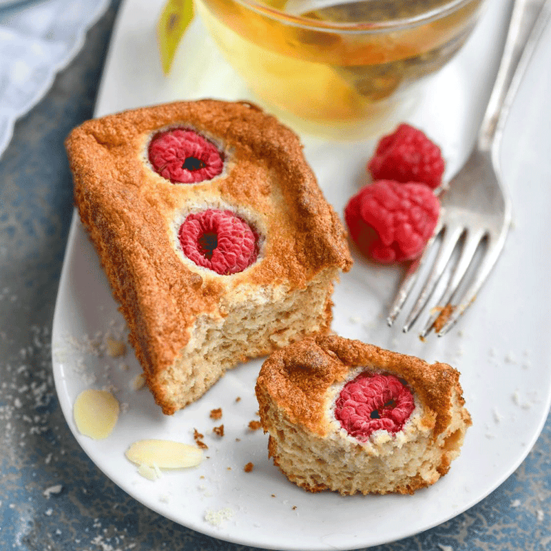 Friands with almonds and raspberries