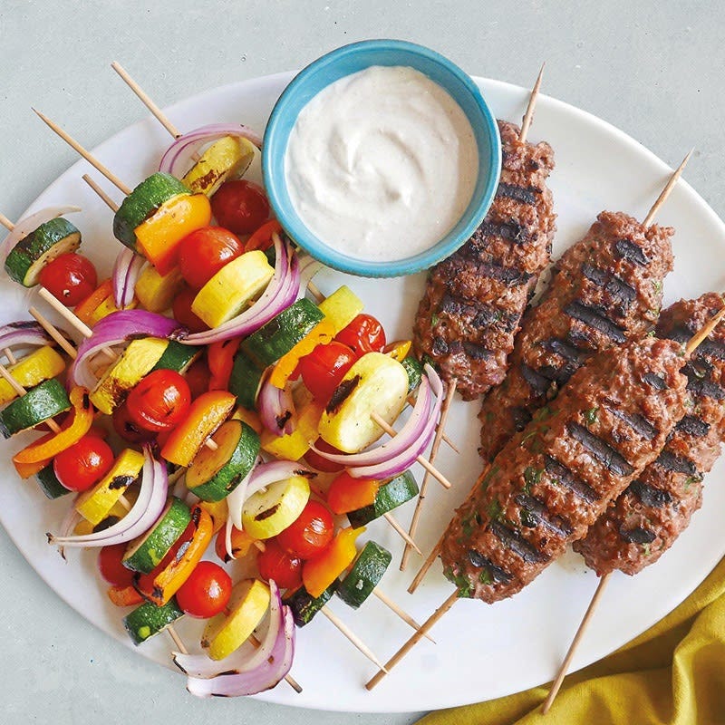 Vegetarische Köfte mit Gemüse-Spießen