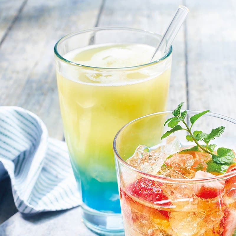 Kokos-Ingwer-Cocktail mit Blue Curaçao