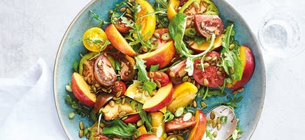 Tomaten-Nektarinen-Salat mit Pepitas