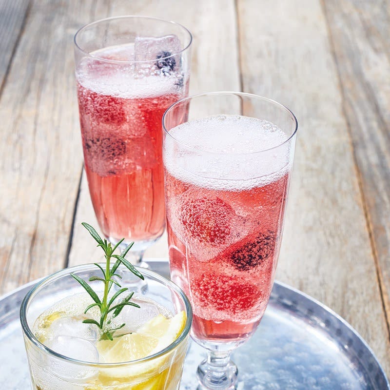 Wild-Berry-Cocktail mit Prosecco