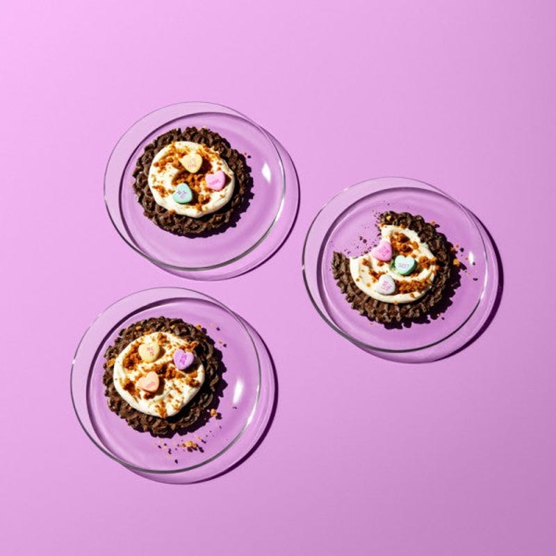 Photo de Tartelettes de la Saint-Valentin au gâteau au fromage Snickerdoodle par WW