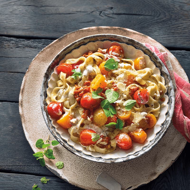 Creamy tagliatelle with tomato