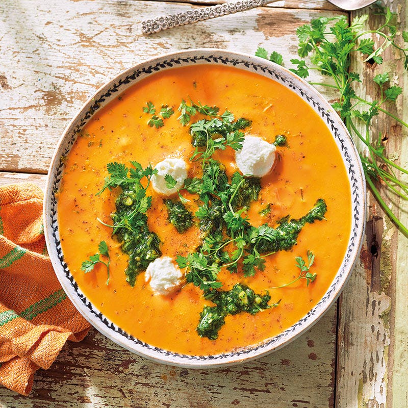 Rhabarber-Tomaten-Gazpacho mit Kerbelpesto