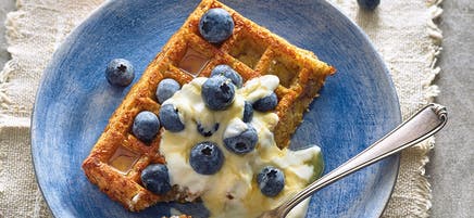 Wafels uit de oven met blauwe bessen