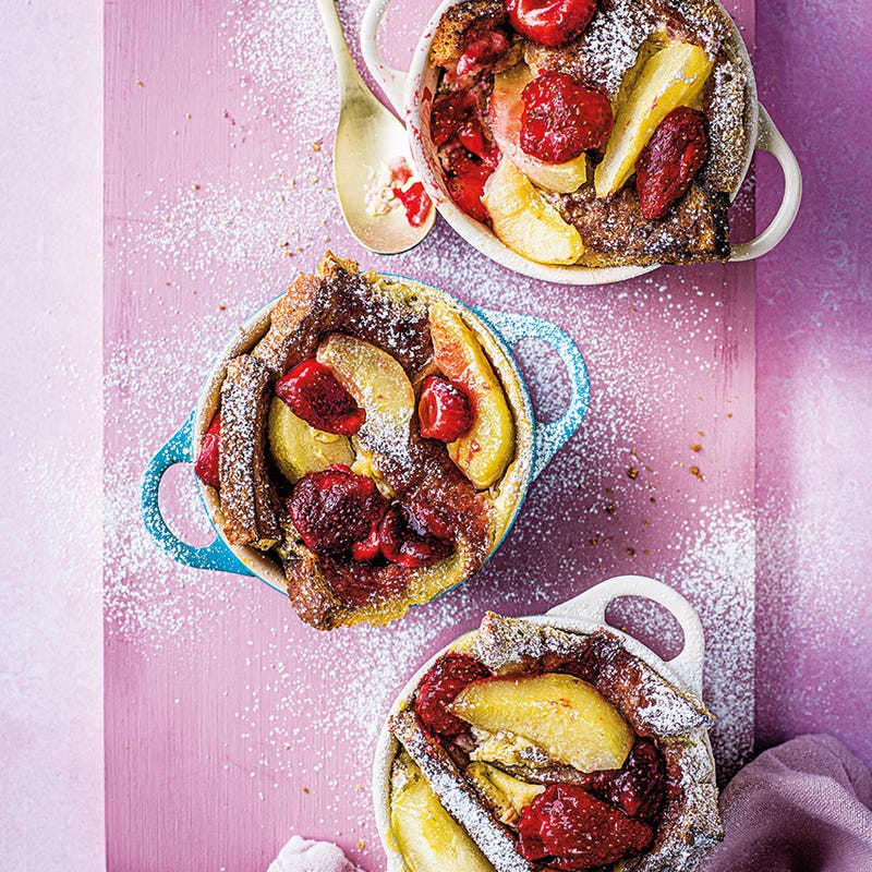 Foto van Broodpuddinkjes met aardbeien en peer door WW