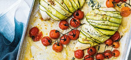 Creamy spinach-stuffed chicken with zucchini