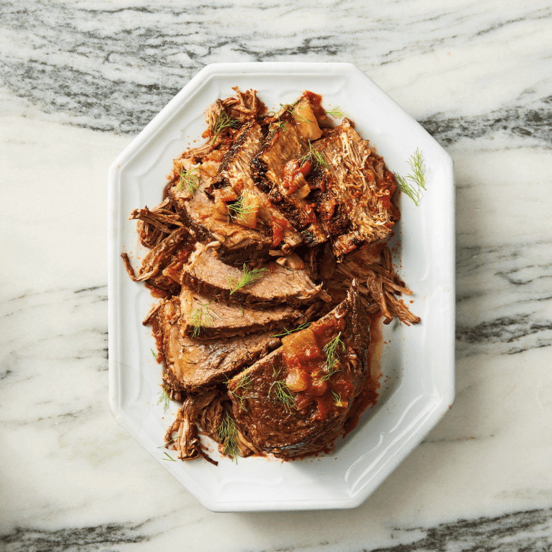 Slow cooker beef roast with tomatoes, garlic and fennel