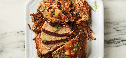 Slow cooker beef roast with tomatoes, garlic and fennel